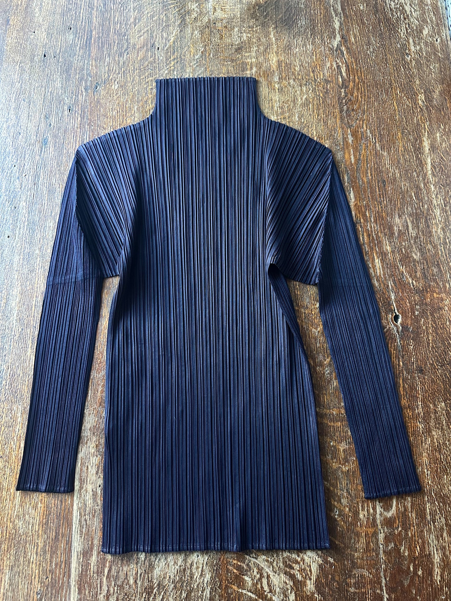 ISSEY MIYAKE Pleats Please top