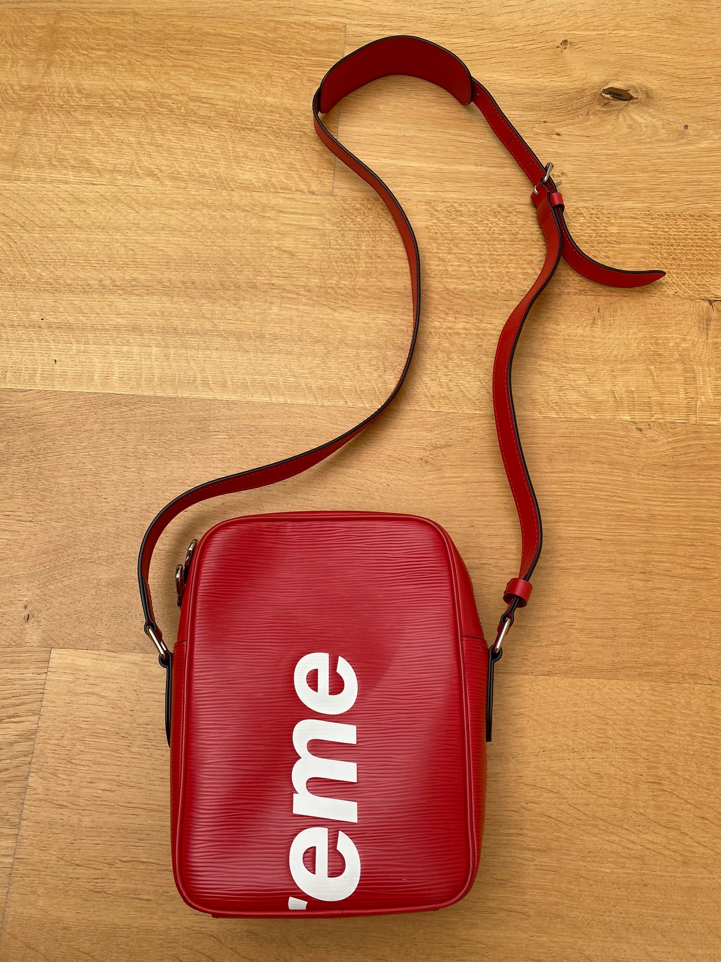 LOUIS VUITTON X SUPREME leather bag