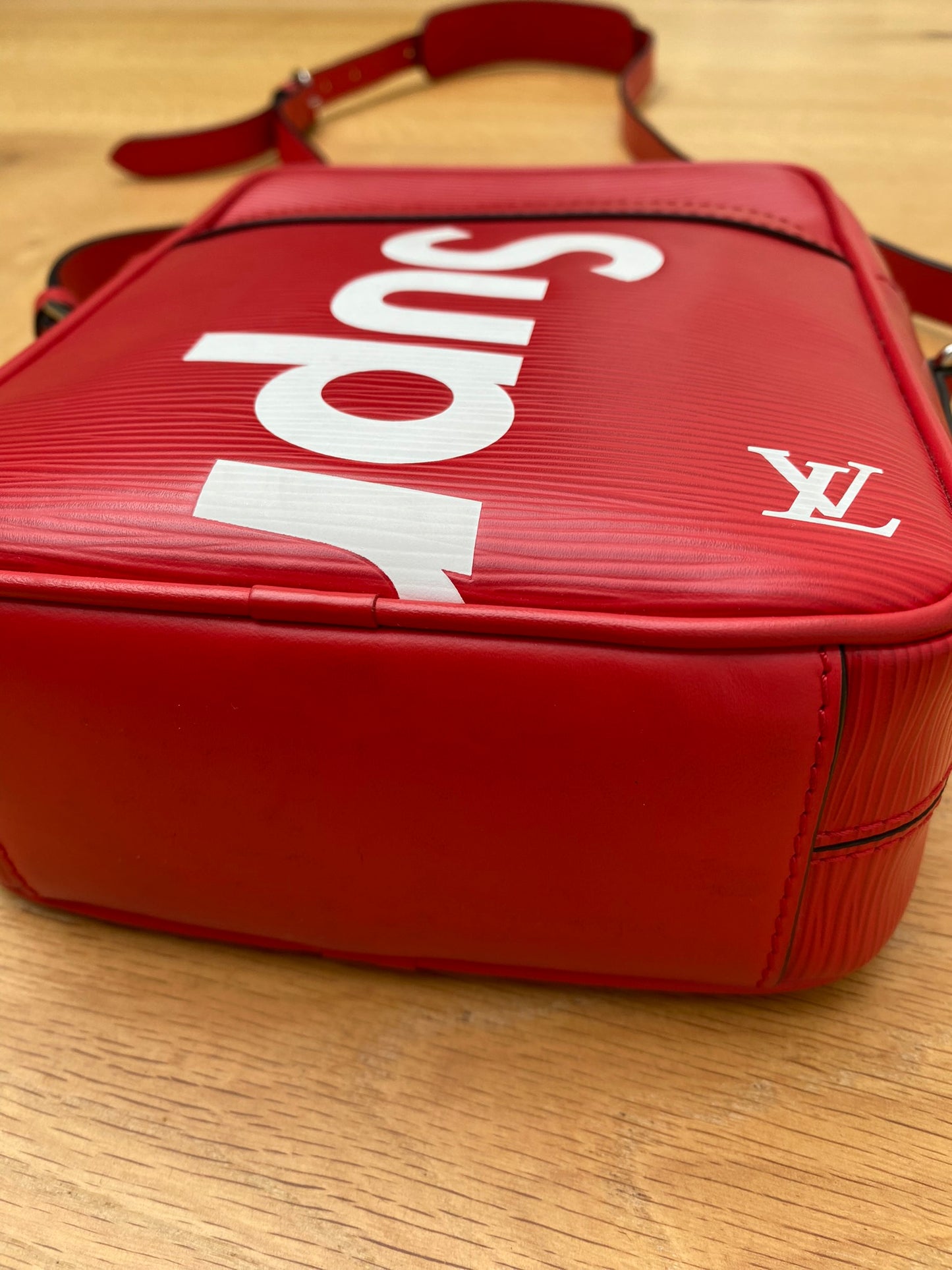 LOUIS VUITTON X SUPREME leather bag