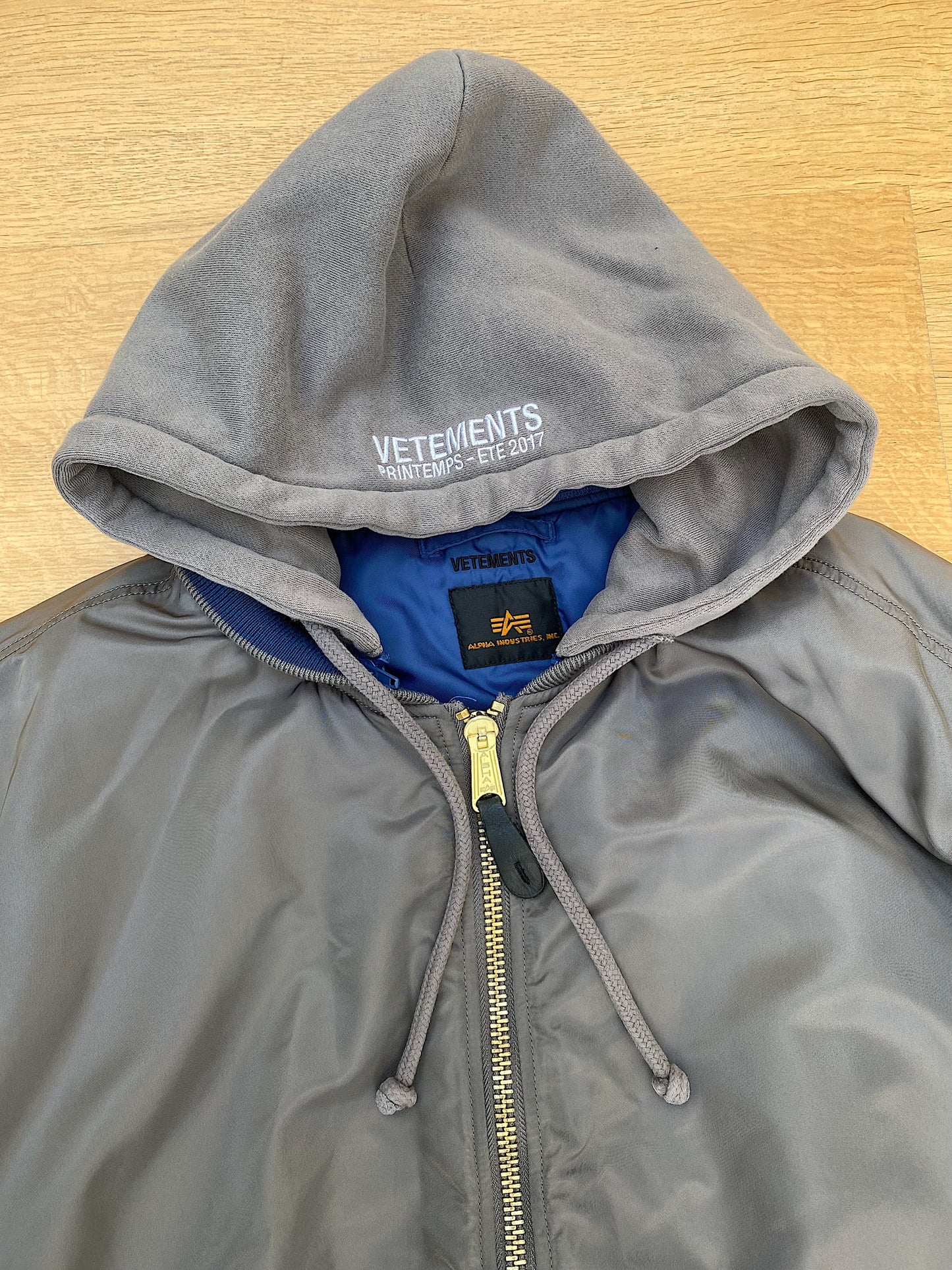 VETEMENTS 2017 reversible bomber jacket