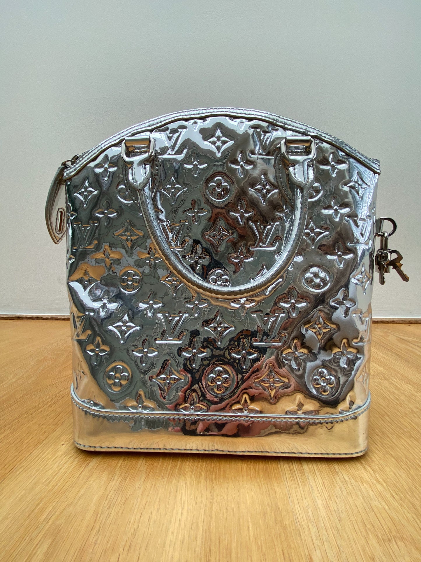 LOUIS VUITTON mirror lockit bag