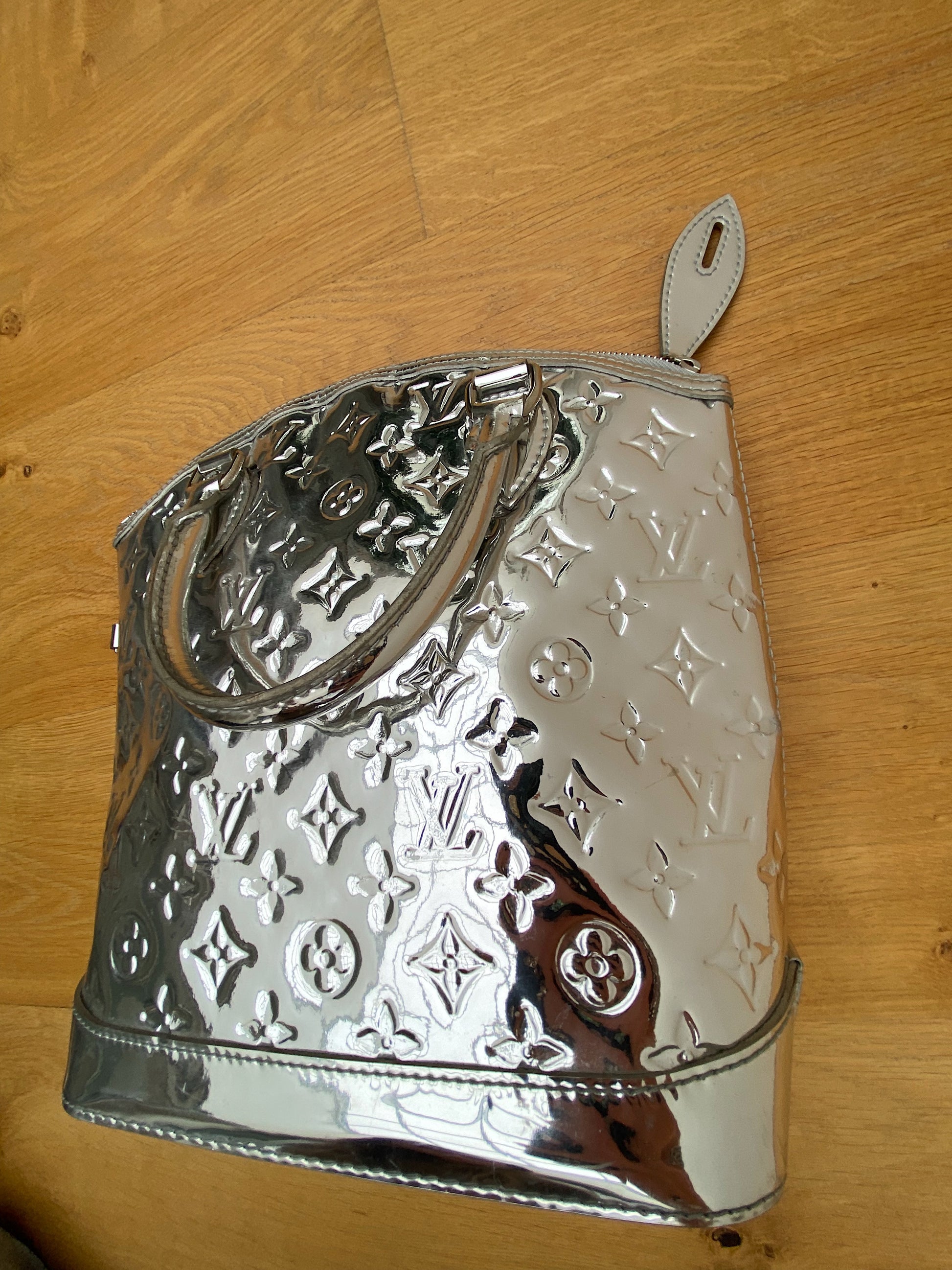 Louis Vuitton Lockit Handbag 395070